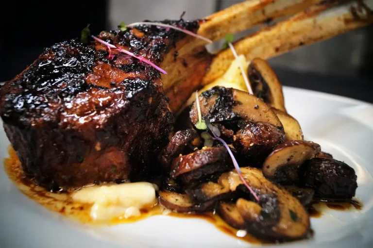 Grilled lamb chops with mushrooms and garnish.